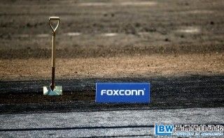 美國富士康生產Apple遭遇用人荒，用自動化機器人取代更多人工崗位。